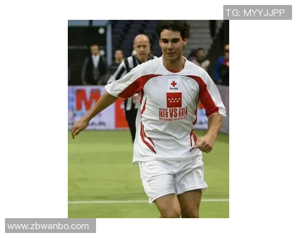 最近备受瞩目的足球明星男孩展现超凡球技与魅力引发热议