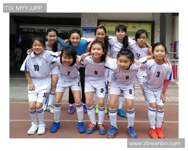 现役足球明星的美丽妻子们:她们的魅力与风采揭秘 现役足球明星的美丽妻子们:她们的魅力与风采揭秘